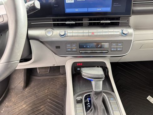 Used 2025 Hyundai Kona SEL FWD image 17