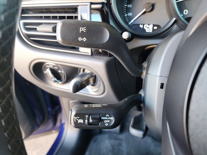 Used 2022 Porsche Macan AWD/4WD image 36