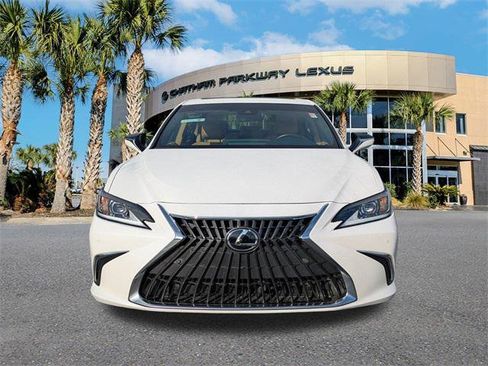 Certified 2025 Lexus ES 300h w/ Premium Package image 9