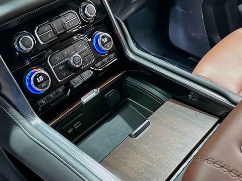 Used 2023 GMC Yukon XL Denali Ultimate image 17