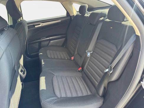 Used 2018 Ford Fusion SE w/ Fusion SE Technology Package FWD image 11