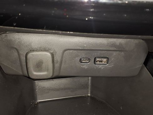 Used 2025 Chevrolet Trax LT w/ LT Convenience Package image 24