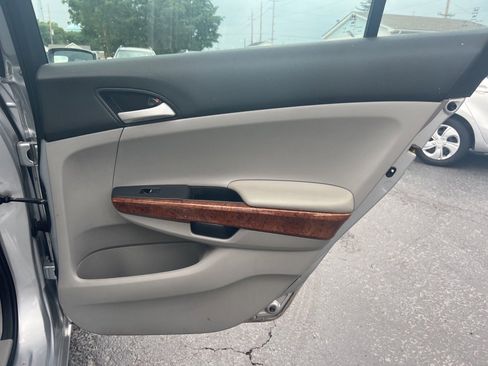 Used 2011 Honda Accord EX image 16