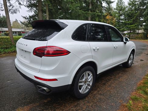 Used 2017 Porsche Cayenne Platinum Edition image 5