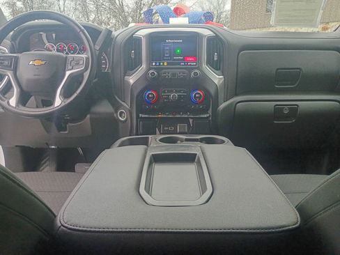 Used 2022 Chevrolet Silverado 1500 LT image 32