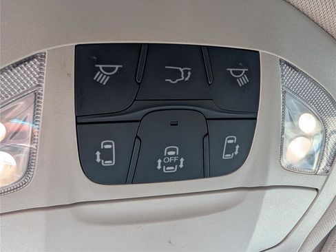 Used 2023 Chrysler Pacifica Limited FWD image 14