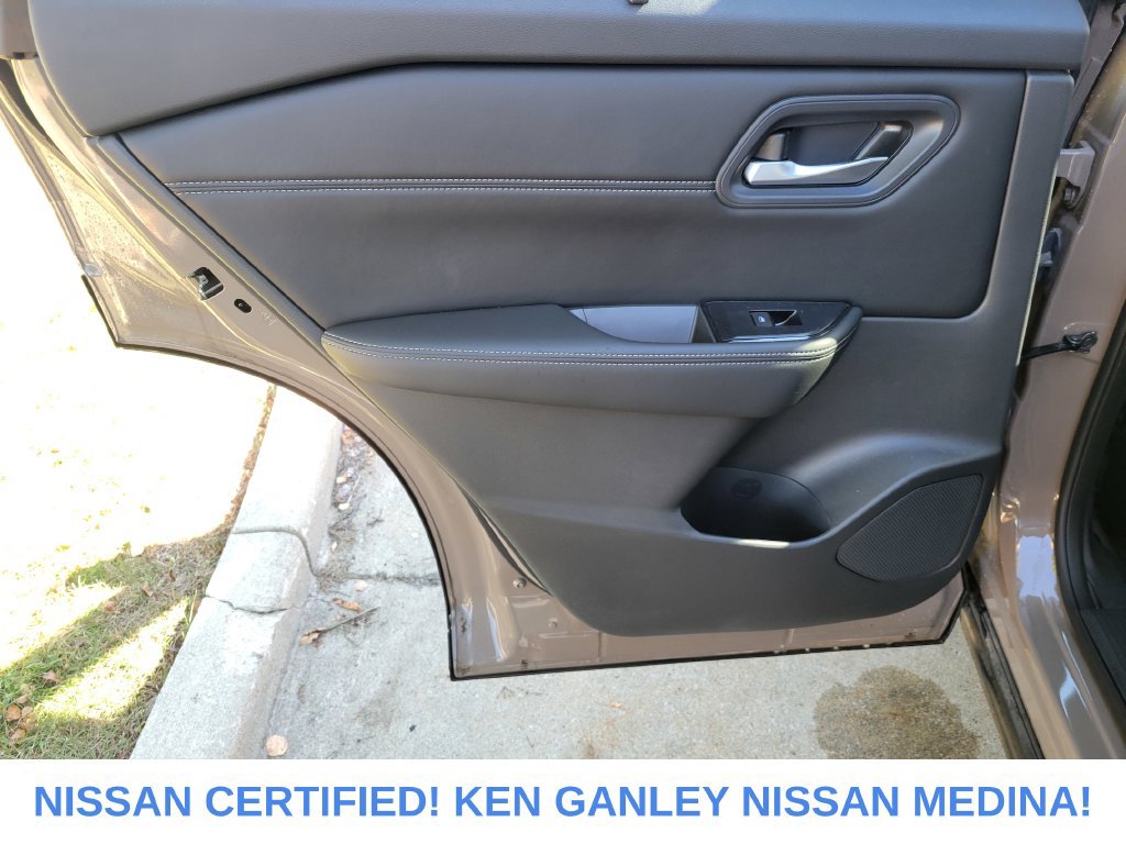 Certified 2024 Nissan Rogue SV w/ SV Premium Package AWD/4WD image 44