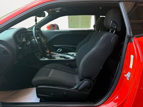 Used 2022 Dodge Challenger SXT RWD image 12
