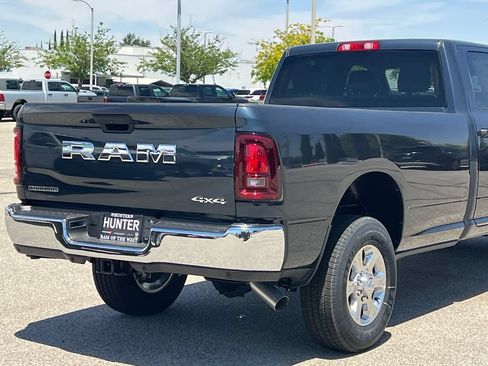 New 2026 RAM 2500 Big Horn AWD/4WD image 8