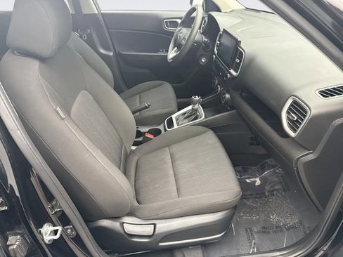 Used 2022 Hyundai Venue SE image 16
