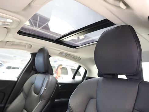 Used 2024 Volvo S60 B5 Plus image 27