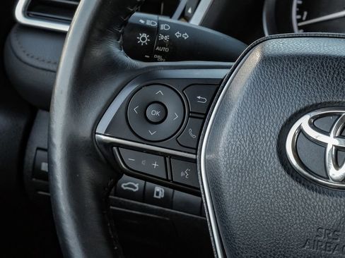 Used 2018 Toyota Camry XLE image 16