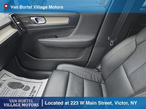 Used 2023 Volvo XC40 B5 Ultimate image 24