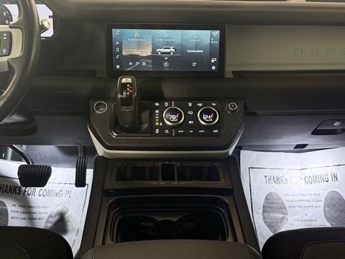 Used 2020 Land Rover Defender 110 First Edition image 22