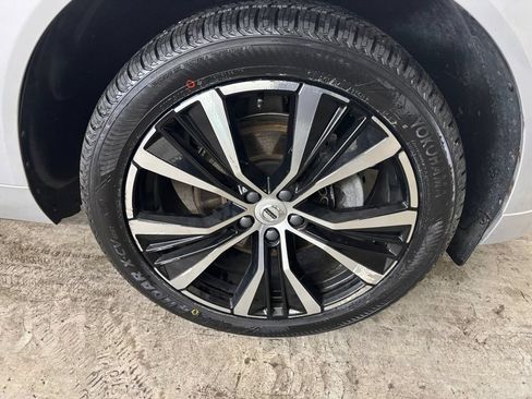 Certified 2023 Volvo XC60 B5 Plus w/ Protection Package Premier AWD/4WD image 36