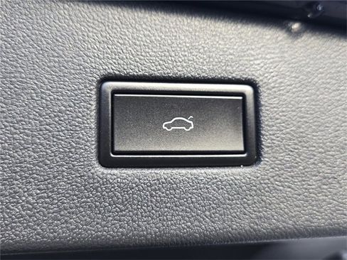 Used 2021 Volkswagen Tiguan SEL image 27