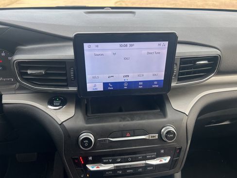 Used 2020 Ford Explorer XLT w/ Equipment Group 202A image 12