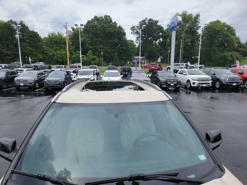 Used 2018 Ford Explorer XLT w/ Equipment Group 202A AWD/4WD image 8
