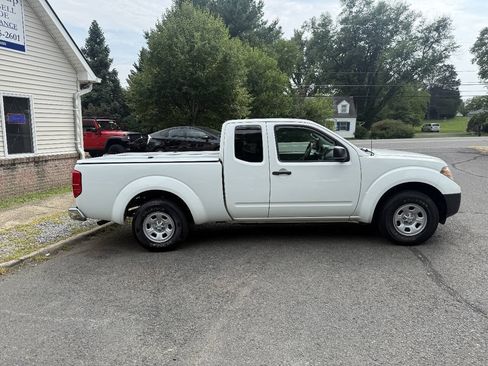 Used 2015 Nissan Frontier S RWD image 7