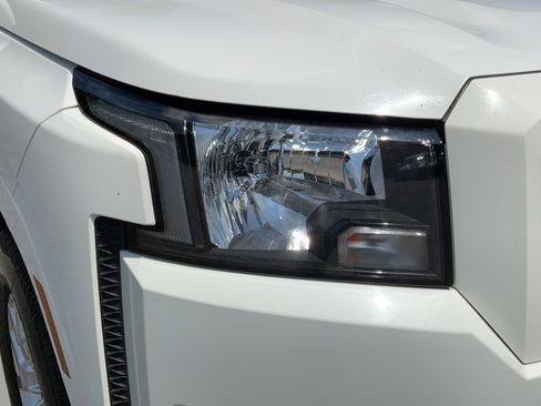 Used 2022 Nissan Frontier SV RWD image 27