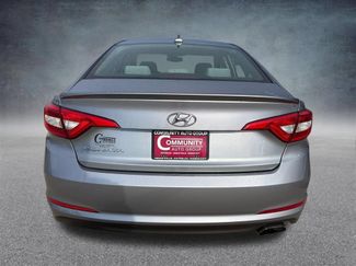 Used 2017 Hyundai Sonata SE FWD video 4