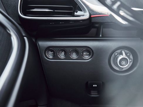 Used 2024 McLaren Artura RWD image 43