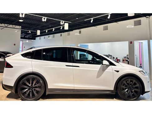 Used 2023 Tesla Model X image 11