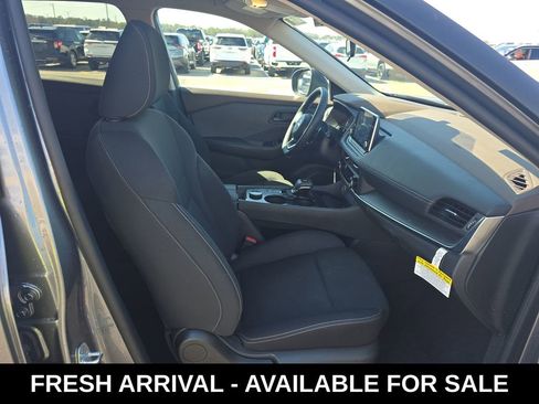Used 2023 Nissan Rogue S image 12