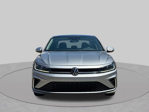 Used 2025 Volkswagen Jetta SE FWD image 8