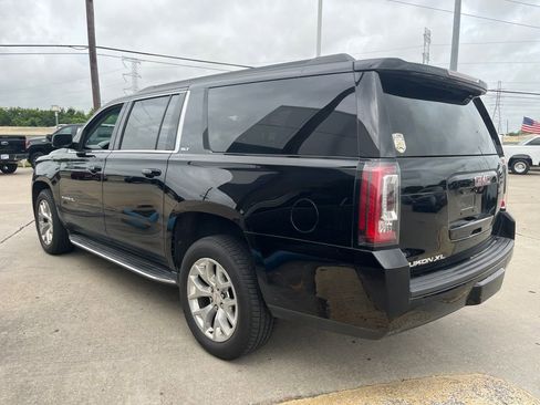 Used 2017 GMC Yukon XL SLT w/ Open Road Package AWD/4WD image 8
