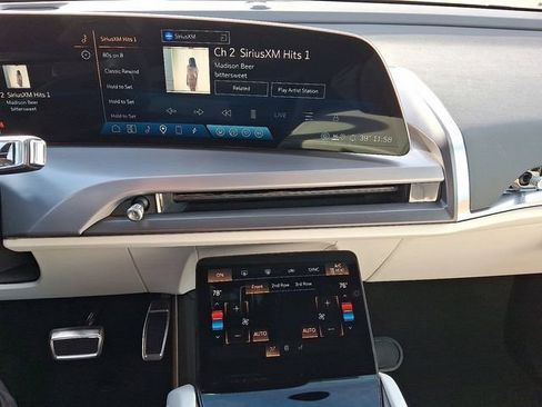 New 2026 Cadillac Vistiq Premium Luxury AWD/4WD image 10