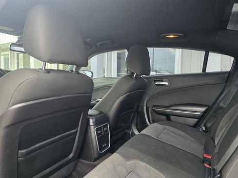 Used 2017 Dodge Charger SE w/ Popular Equipment Group image 18