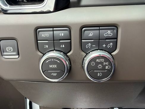 Used 2025 GMC Sierra 2500 Denali w/ Denali Reserve Package AWD/4WD image 46