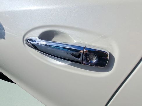 Used 2018 Nissan Rogue SV image 8