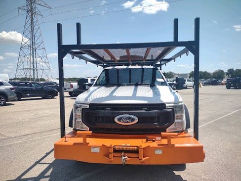 Used 2022 Ford F550 4x4 Crew Cab Super Duty w/ Power Equipment Group image 3
