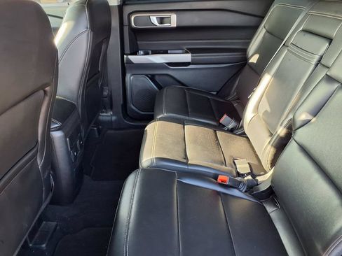Used 2024 Ford Explorer XLT w/ Equipment Group 202A RWD image 10