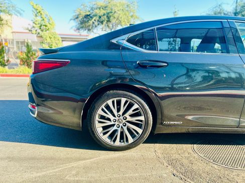 Used 2021 Lexus ES 300h w/ Premium Package FWD image 11