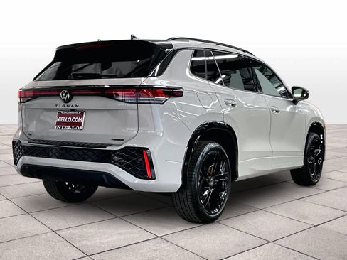 New 2026 Volkswagen Tiguan SE R-Line image 4