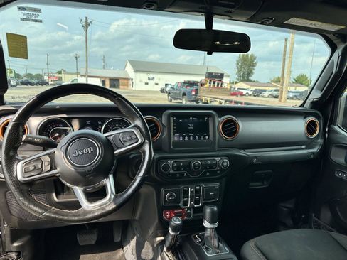 Used 2021 Jeep Gladiator Mojave w/ Cold Weather Group image 15