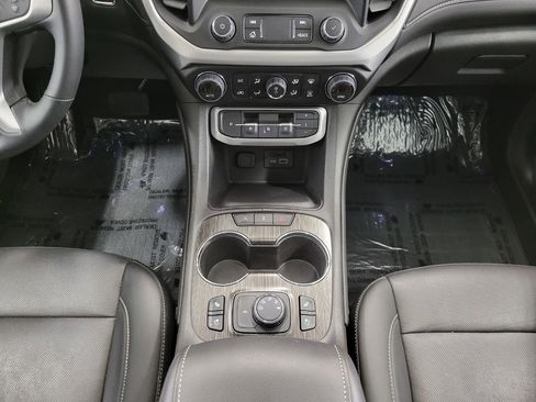 Used 2023 GMC Acadia SLT w/ Elevation Edition image 17