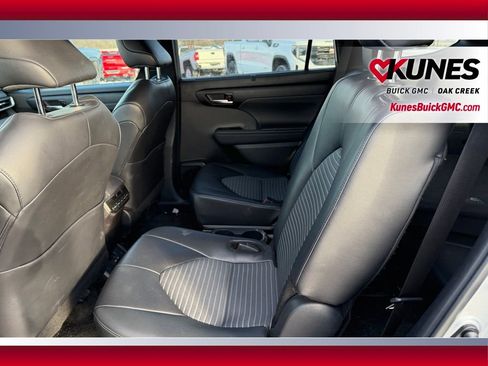 Used 2024 Toyota Highlander XSE image 7