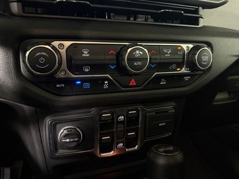 Used 2024 Jeep Wrangler Unlimited image 18