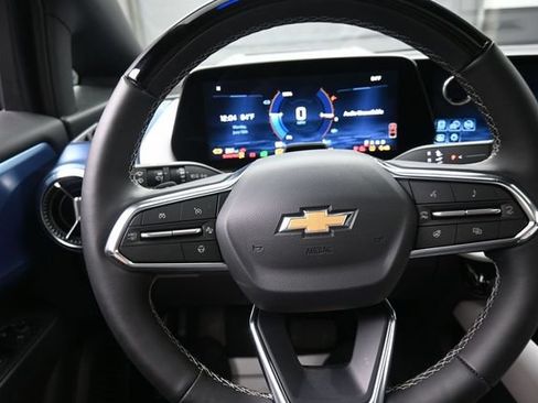 Used 2025 Chevrolet Equinox EV LT w/ Convenience Package II FWD image 8