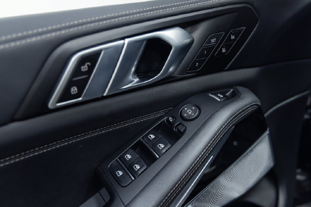 Used 2024 BMW X5 M60i AWD/4WD image 12
