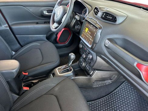Used 2023 Jeep Renegade Latitude w/ Sun/Sound Group AWD/4WD image 16