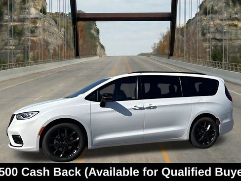 New 2026 Chrysler Pacifica Limited w/ S Appearance Package FWD image 4