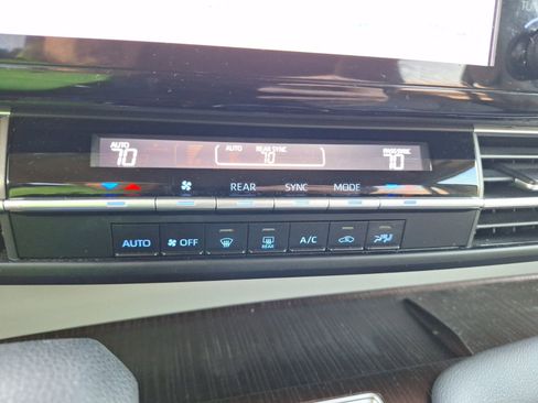 Used 2024 Toyota Sienna LE image 26