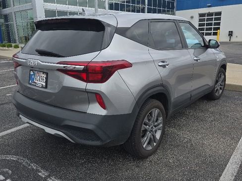 Used 2023 Kia Seltos LX AWD/4WD image 5