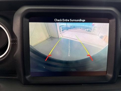 Used 2018 Jeep Wrangler Unlimited Sahara image 22