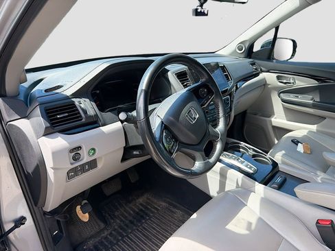 Used 2019 Honda Pilot Touring image 9